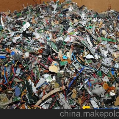 供應(yīng)齒輥式廢舊輪胎破碎機(jī)_汽車門、汽車殼破碎機(jī)廠價(jià)直銷