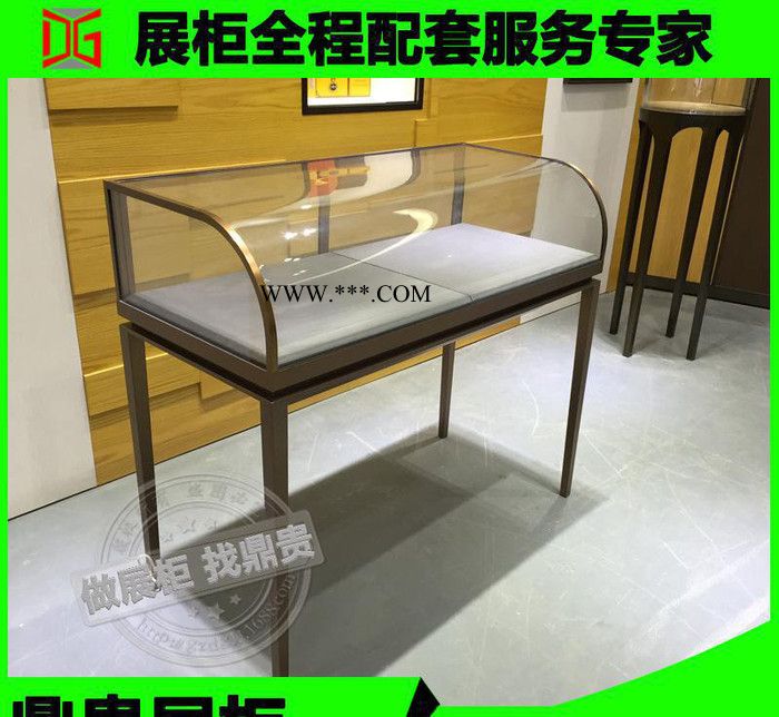 熱彎玻璃珠寶展柜 拉絲黃銅珠寶展柜 彩寶珠寶展柜定制生產