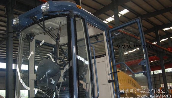 一拖洛陽各種型號壓路機駕駛室及門窗玻璃