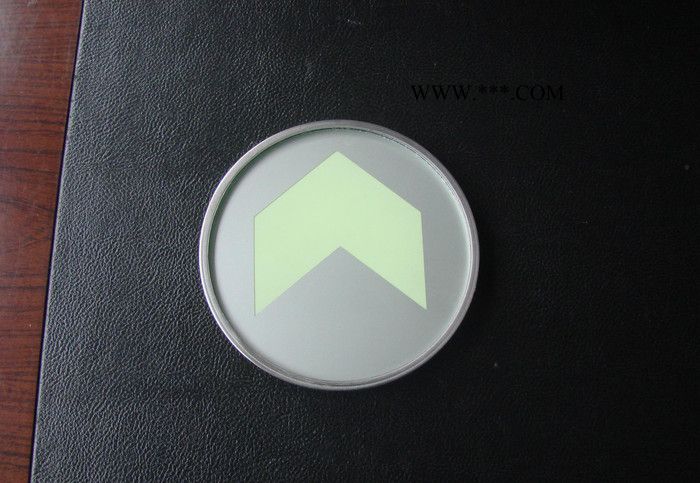 鑲嵌式發(fā)光鋼化玻璃地貼