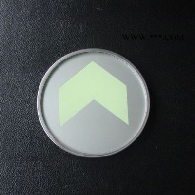 鑲嵌式發(fā)光鋼化玻璃地貼