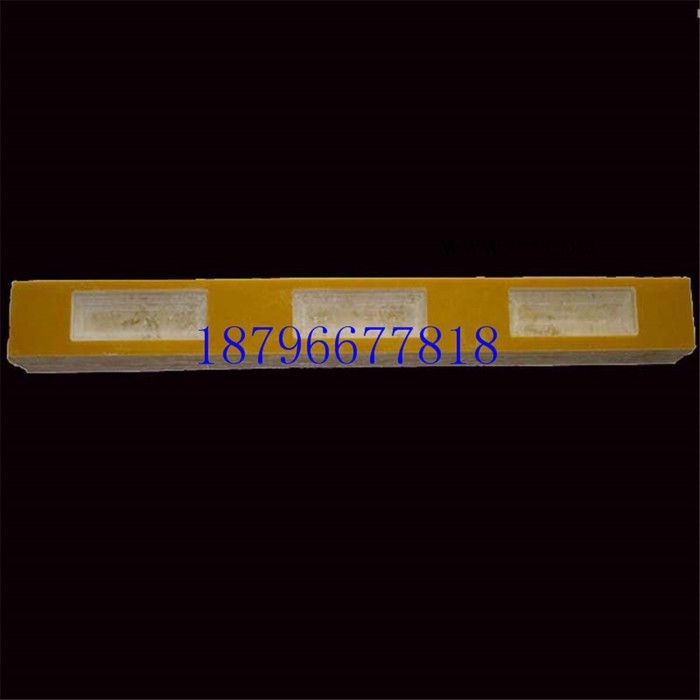 鑫州HP-5 云母板是采用**白云母紙或金云母紙，與有機(jī)硅膠水粘合通過(guò)加溫后壓制而成的硬質(zhì)板狀絕緣材料。