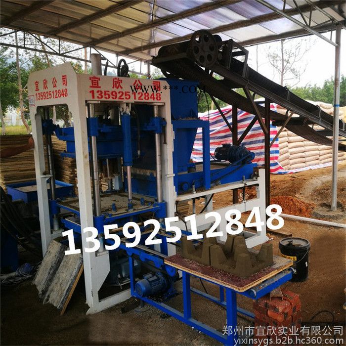 五腳樓頂隔熱磚機 樓頂用珍珠巖300x300x50水泥隔熱磚機設(shè)備​