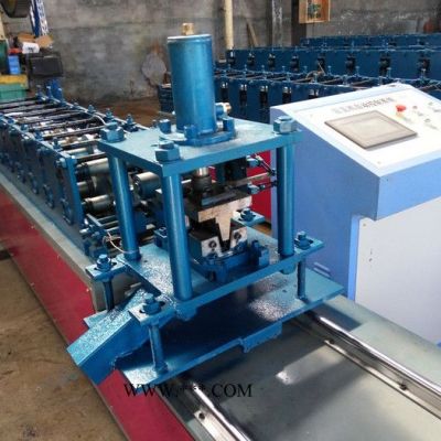 泊頭賽威特冷彎機械廠專業(yè)生產(chǎn)32型卡式輕鋼龍骨機，石膏板吊頂專用設(shè)備，產(chǎn)品版型美觀，產(chǎn)品易操作。