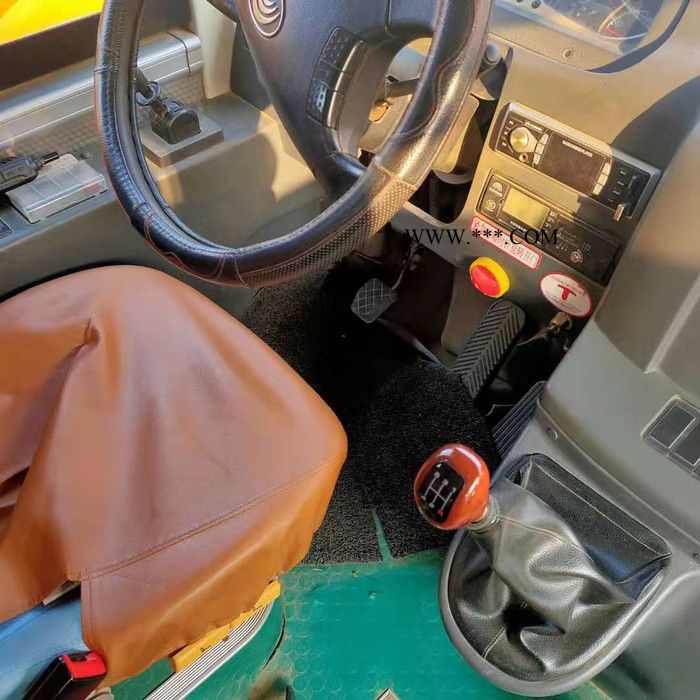 雅安石棉校車車況很好