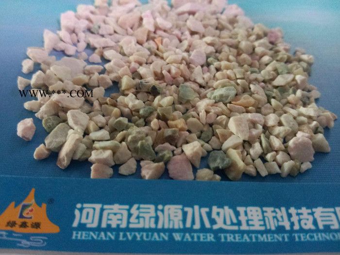 含豐富礦物質(zhì)的沸石濾料 穩(wěn)定水質(zhì)散發(fā)礦物質(zhì) 沸石粉 沸石顆粒 綠源