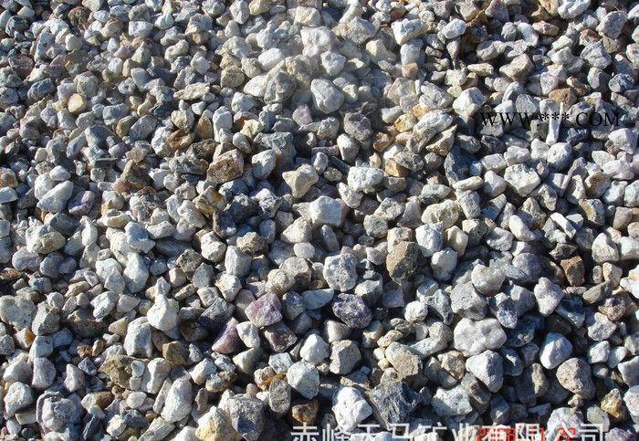 手選加工挑選88%螢石塊礦與小顆粒30-80mm