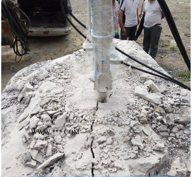 迪戈DG-C200礦山施工設(shè)備替代爆破開采蛭石礦迪戈機械