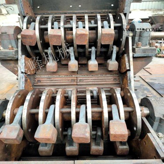兆峰牌雙級(jí)破碎機(jī) 阜新頁(yè)巖粉碎機(jī) 煤矸石粉碎機(jī) 濕料破碎機(jī) 雙級(jí)無(wú)篩底破碎機(jī) 立軸反擊式破碎機(jī)