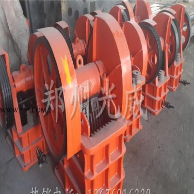 【直銷】多功能顎式破碎機(jī) 柴油機(jī)配套小型顎式破碎機(jī)送配件