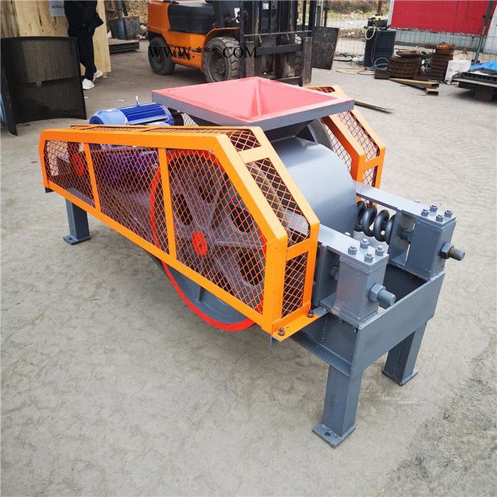 對(duì)輥式破碎機(jī)廠家 云南對(duì)輥制砂機(jī) 300x300型對(duì)輥式破碎機(jī) 盛科機(jī)械 質(zhì)量可靠 云南對(duì)輥破碎機(jī)