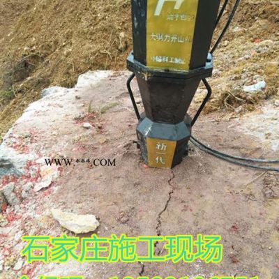 露天礦山巖石分解破碎劈裂機(jī)